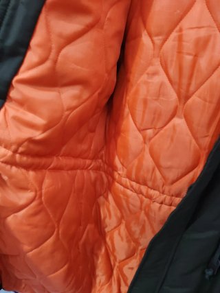 Chaquetón verde talla XL con forro naranja