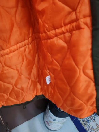 Chaquetón verde talla XL con forro naranja
