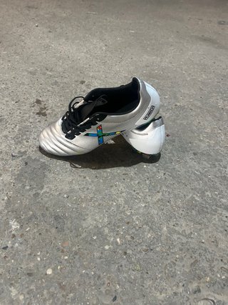 Botas de fútbol Munich plateadas y negras