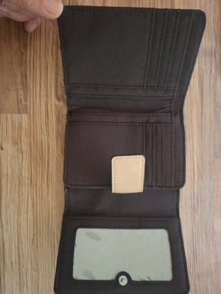Cartera con diseño marino y borde geométrico