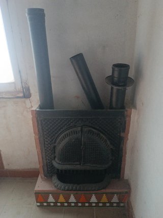 Chimenea decorativa metal y cerámica