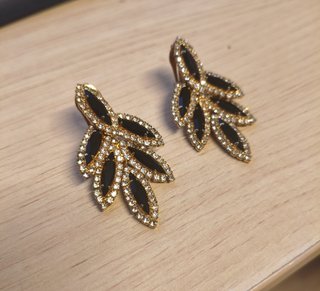 Pendientes Cristal Negro y Swarovski Dorados