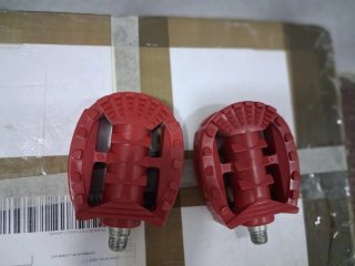 Pedales BMX rojos