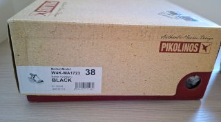 Sandalias cuña negras con abalorios