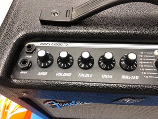 Amplificador fender mustang I V2