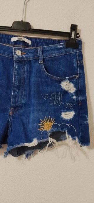 Shorts vaqueros azules con parches