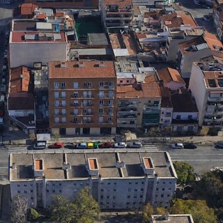 Local comercial en alquiler en Les Arenes - La Grípia  Can Montllor en Terrassa