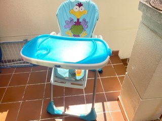 Trona infantil azul con divertido diseño