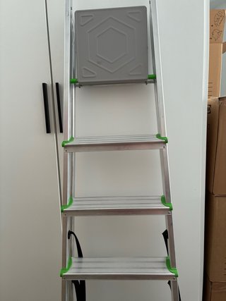 Escalera plegable aluminio casi nueva