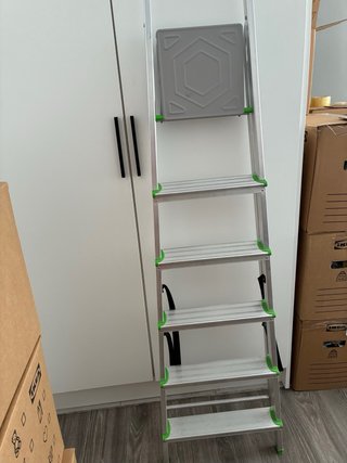 Escalera plegable aluminio casi nueva
