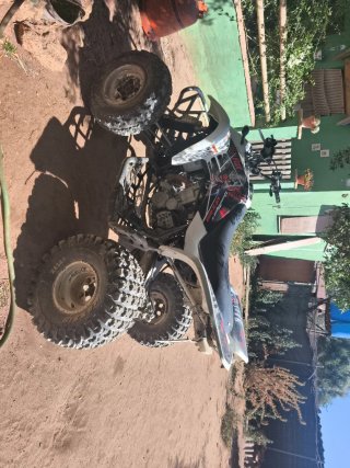 Suzuki LTZ 400 blanco