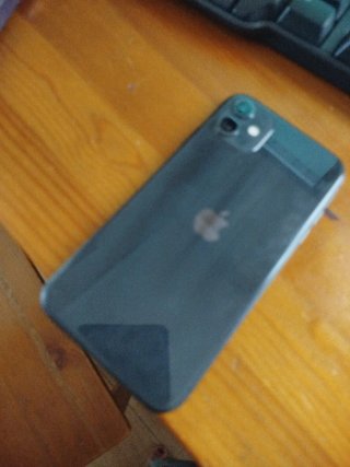iPhone 11 64GB Morado,para piezas,si enciende