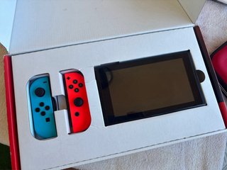 Nintendo Switch Azul y Rojo + Funda de regalo