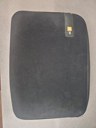 Funda Case Logic portátil 14 con cremallera