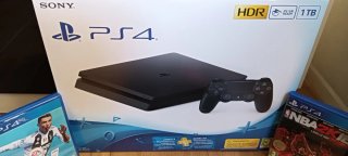 Consola PS4 Slim 1TB + 4 Juegos