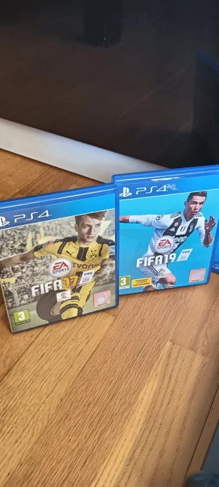 Consola PS4 Slim 1TB + 4 Juegos