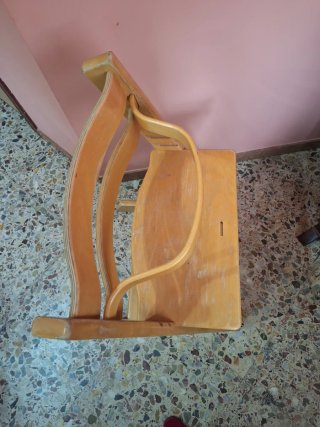 Trona de madera para bebé