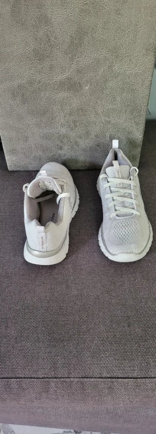 Zapatillas Skechers Talla 37 Blancas y Plateadas