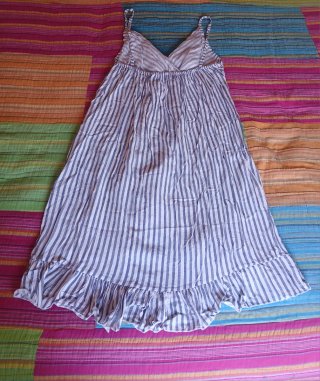 Camiseta de tirantes asimétrica