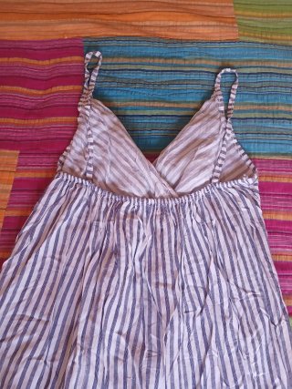 Camiseta de tirantes asimétrica