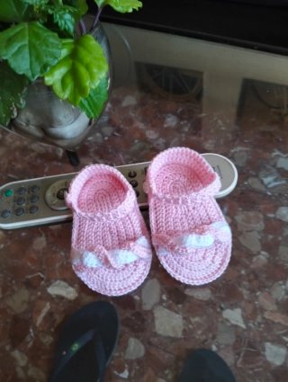 Zapatitos de bebé hechos a ganchillo