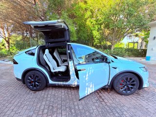 Tesla Model X 2024