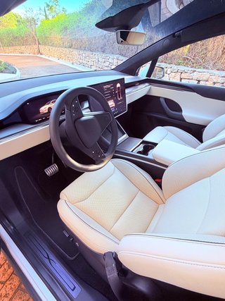 Tesla Model X 2024