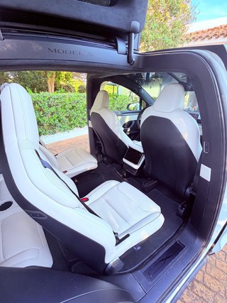 Tesla Model X 2024