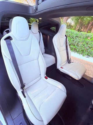 Tesla Model X 2024