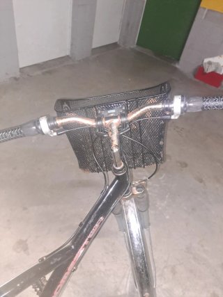 Bicicleta Montaña Negra con Cesta