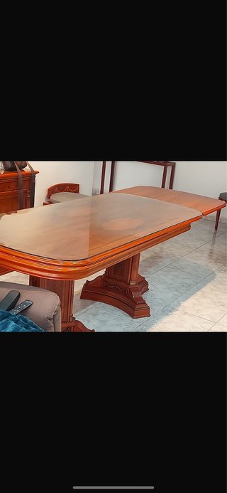 Vitrina clásica de salón madera y cristal