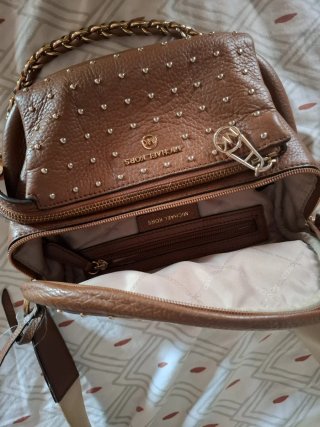 Riñonera Michael Kors tachuelas