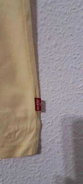 Camiseta Levi's amarilla talla S