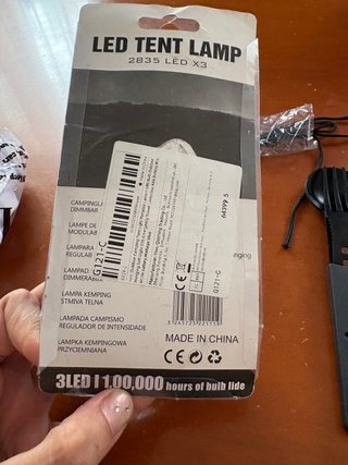 Lote 2 productos camping: Lámpara LED y cubierto