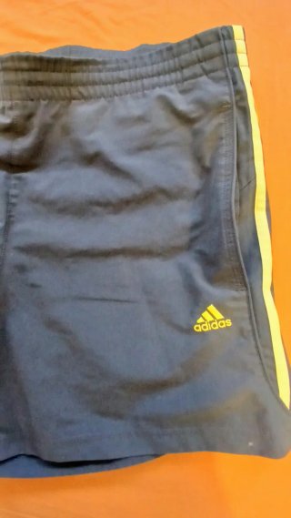 Pantalones cortos Adidas azules y amarillos