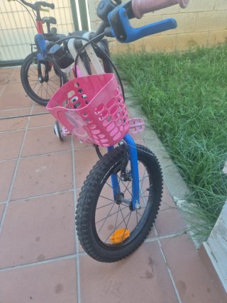 Bicicleta infantil rosa y blanca