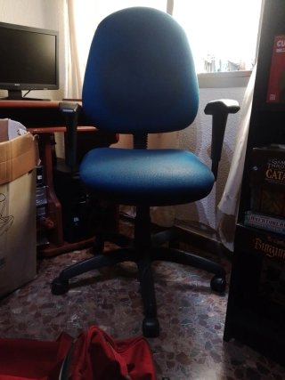 Silla de oficina ergonómica azul