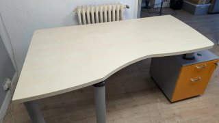 Mesa de oficina con cajonera