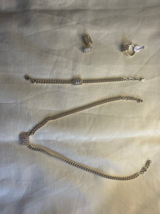 Conjunto de Joyas Doradas con Cristales
