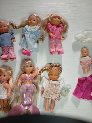 Lote de 10 muñecas y accesorios