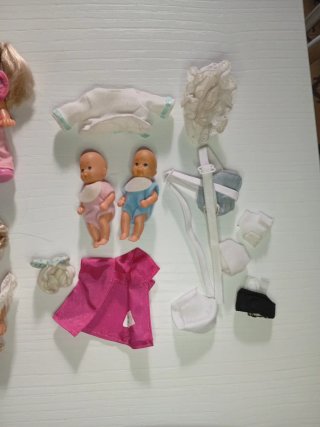 Lote de 10 muñecas y accesorios