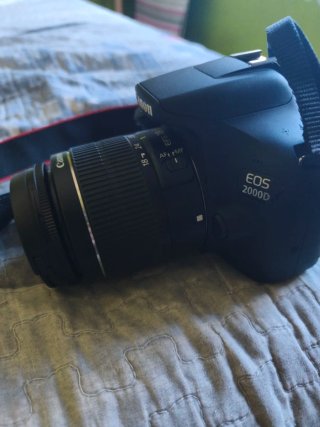 Cámara Canon EOS 2000D Negra (Precio nego)