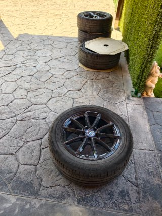 Juego de 4 llantas BMW en perfecto estado.