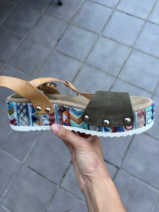 Sandalias cuña multicolor y verde militar T40