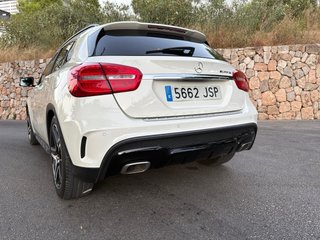 Mercedes-Benz GLA AMG Techo solar eléctrico