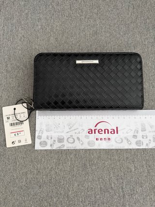 Cartera negra Stradivarius SIN USAR Y CON ETIQUETA