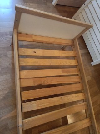 Cama infantil de madera