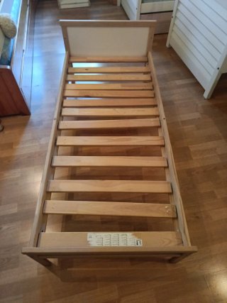 Cama infantil de madera