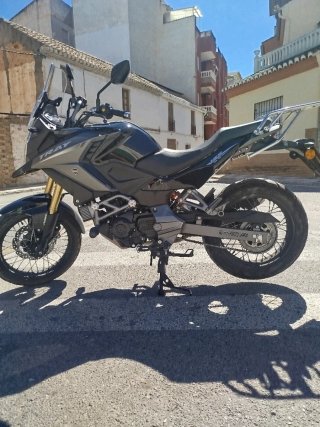 Motor Hispania Tray 125 Negra y Dorada