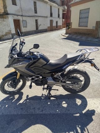 Motor Hispania Tray 125 Negra y Dorada